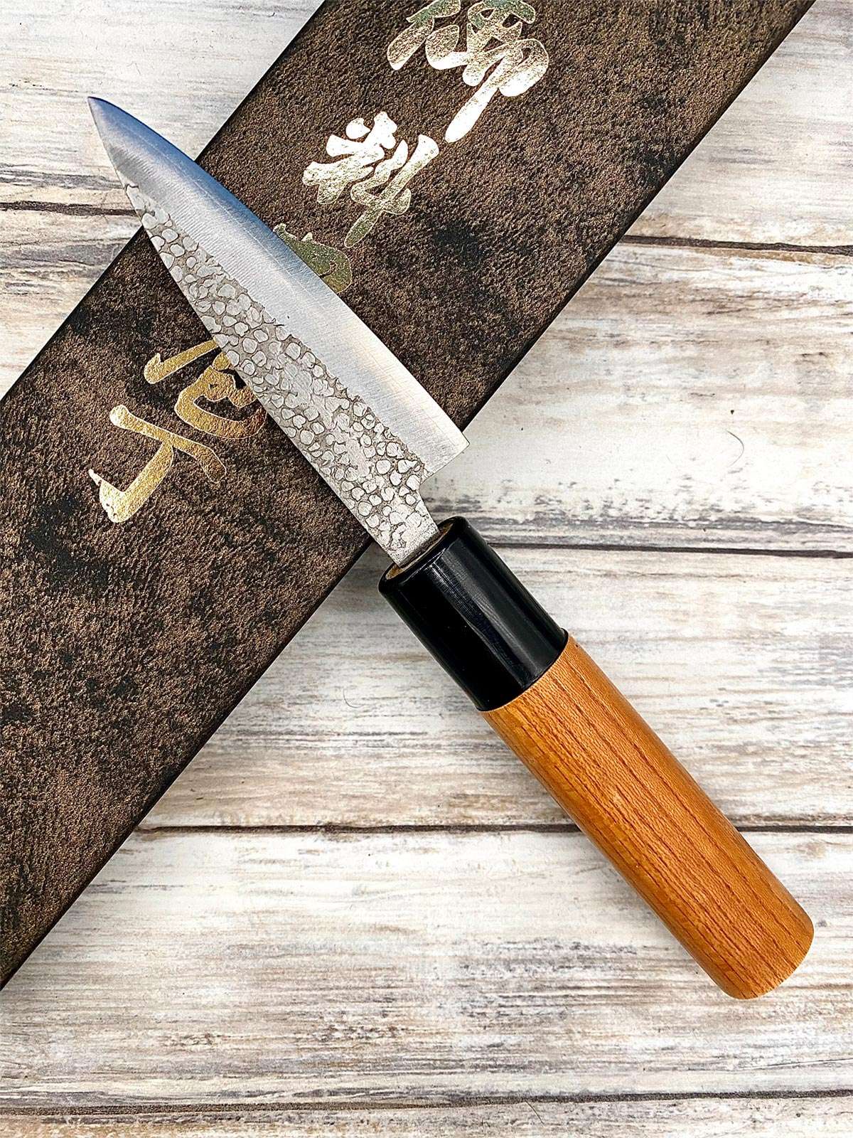 Acheter un Couteau Japonais artisanal Ajikiri pour droitier à Paris meilleur vente de couteaux de cuisine nippon grande marque de qualité