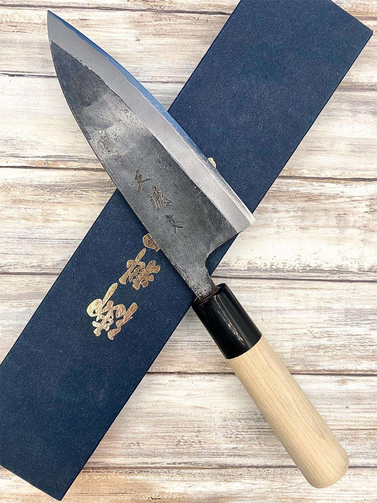 Acheter un Couteau Japonais artisanal Deba aogami Kurouchi à Paris meilleur vente de couteaux de cuisine nippon grande marque de qualité