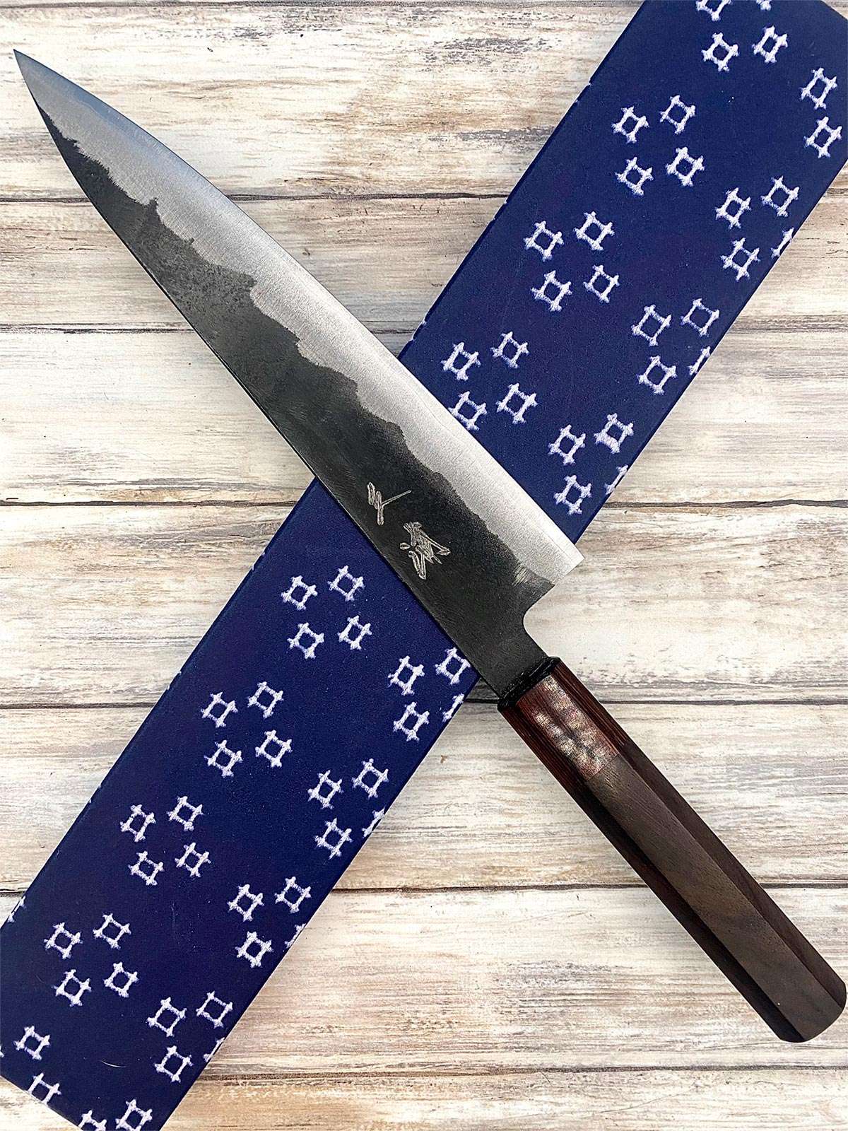 Acheter un Couteau Japonais artisanal Gyuto aogami super Kurouchi à Paris meilleur vente de couteaux de cuisine nippon grande marque de qualité
