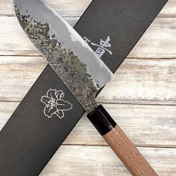 Acheter un Couteau artisanal Japonais Manaka Hamono Santoku Shirogami Kurouchi cm Kurouchi Tsuchime à Paris large choix de couteaux de cuisine grande marque
