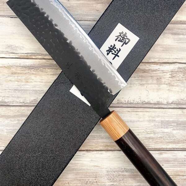 Acheter un Couteau Japonais artisanal Nakiri Aogami Super Tsuchime Kurouchi à Paris meilleur vente de couteaux de cuisine nippon grande marque de qualité