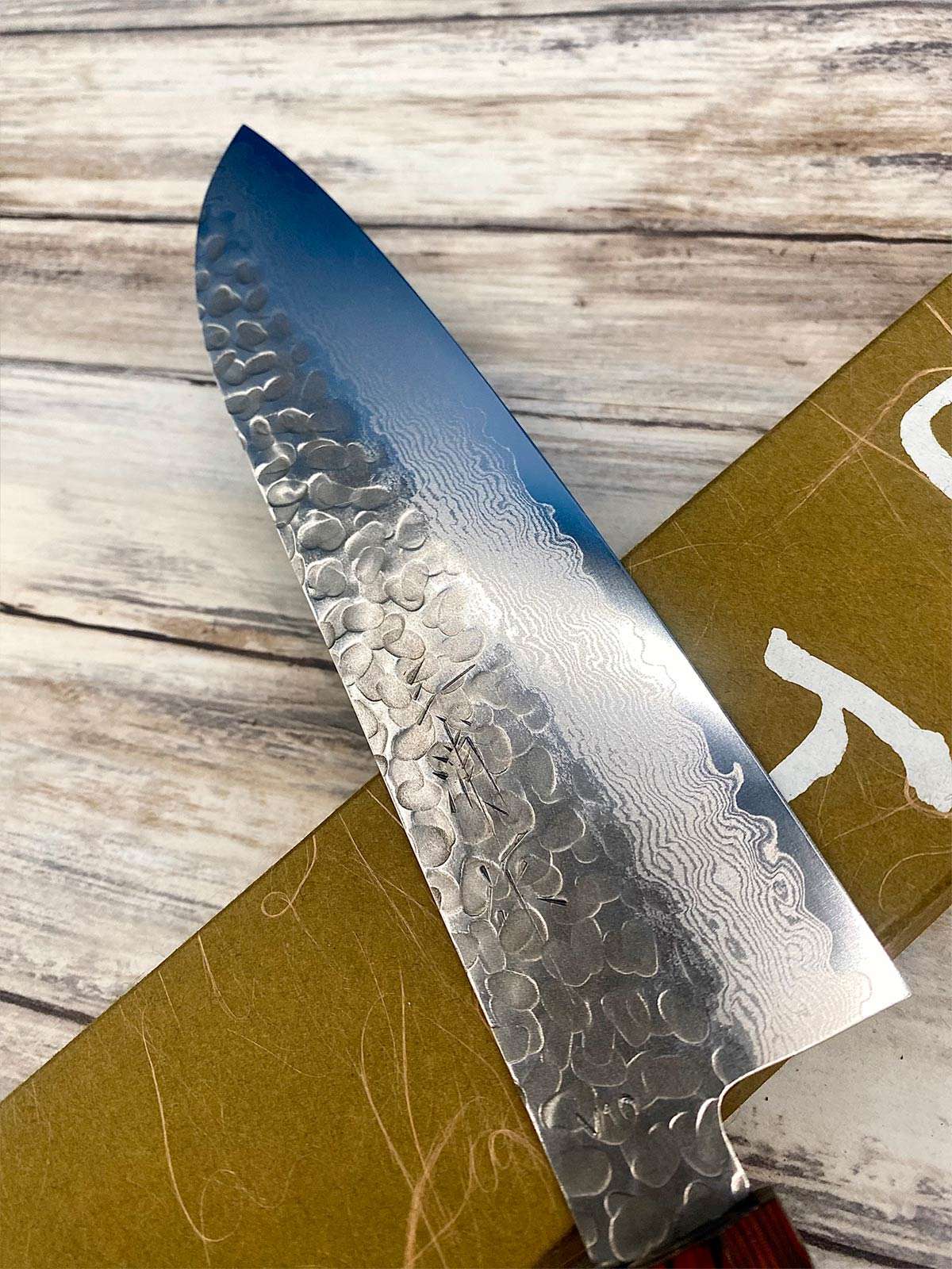Acheter un Couteau Japonais artisanal Santoku VG10 18cm Tsuchime Damas à Paris meilleur vente de couteaux de cuisine nippon grande marque de qualité